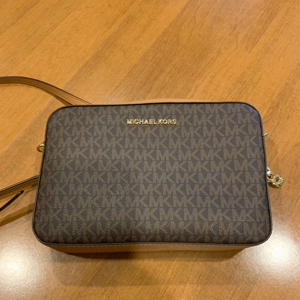 💜💜MICHAEL KORS CROSSBODY